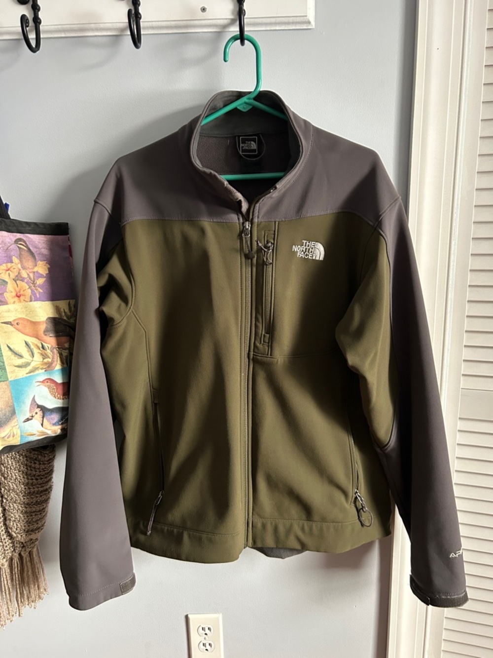 The North Face, men’s size large, zippered pockets, green/gray